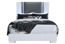 Ylime Smooth White Queen Bed Group